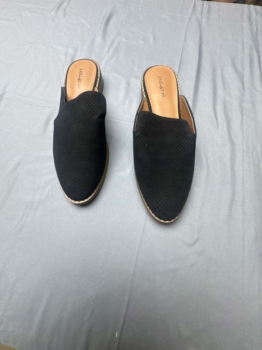 Indigo Rd. Hayze Slip On Mule Size 8.5M Black Perforated
